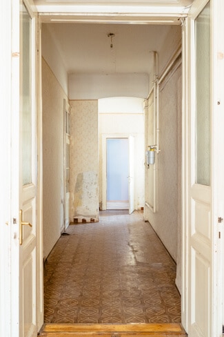 Huge hallway leading to small back room Huge hallway leading to small back room