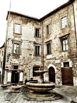 An Adorable Piazza in Gubbio An Adorable Piazza in Gubbio